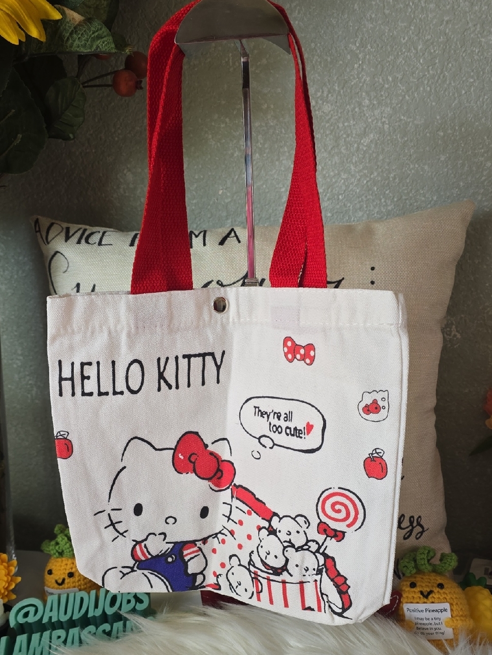 Hello Kitty White Canvas Tote with Red Accents And Hello Kitty Shoe Laces Nwot - Picture 2 of 4